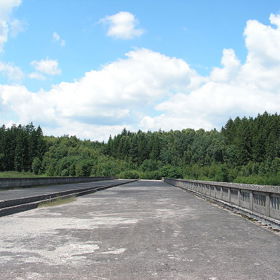 Přezdívá se mu Hitlerův most, neboť jeho stavba započala v roce 1939 a byla plně v režii nacistů. Říká se mu však také český Avignon, dle mostu svatého Benézéta, který byl v roce 1668 poničen povodní. Jeho torzo končí uprostřed řeky Rhona. 