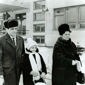 Zůstala po něm manželka Valentina a dcera Irina.
