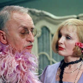 Jiří Adamíra se netajil svými názory na předlistopadovou politiku. Dveře do Národního divadla se mu tak otevřely až po revoluci...