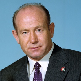 Alexej Leonov se stal prvním člověkem, který vystoupil do volného vesmíru. Smazal si tím prohru s Jurijem Gagarinem v boji o možnost vyletět jako vůbec první člověk do vesmíru.