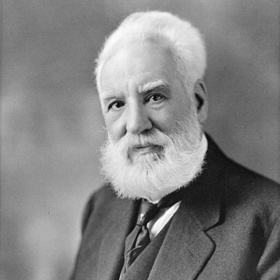 Alexander Graham Bell se od mládí zajímal o akustiku. Navíc jeho matka brzy ohluchla a Bella začala zajímat také komunikace neslyšících, která mu přivedla do života i jeho budoucí manželku.