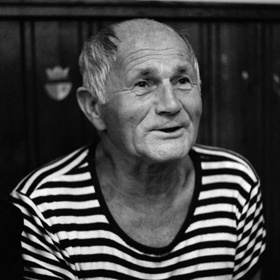 Bohumil Hrabal na střední škole rozhodně neexceloval. Později však vystudoval Karlovu univerzitu a stal se doktorem práv.