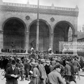 Pochod na Berlín se zorganizovat nepodařilo, ale do mnichovských ulic lidé vyšli.