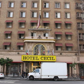 Hotel Cecil přivítal první hosty dvacátého prosince 1924.