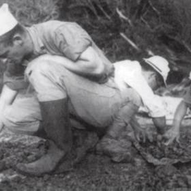 Řada australských a amerických vojáků později dosvědčila, že nacházela ostatky svých spolubojovníků, jejichž těla vykazovala jasné známky kanibalismu.