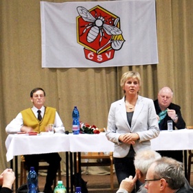 Jarmila Machová řídí organizaci, kde stále ještě výrazně převládají muži. Přesto podle jejích slov s autoritou nemá problém.