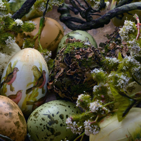 Mezi oblíbené výtvarné techniky patří decoupage. Ubrousková metoda se hodí i na vejce.