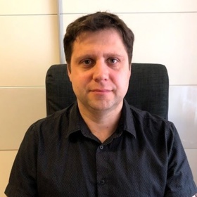 Když jsou rodinné vztahy „pošramocené“, nezbývá seniorům než se obrátit se žádostí o pomoc třeba na linku Senior telefon Života 90. Své o tom ví i její vedoucí František Horák.