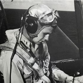 Na talíři měl skončit i budoucí prezident George Bush starší. Zachránil se včasným skokem z hořícího letadla a útěkem.