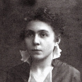 Jarmila byla celoživotní láskou Josefa Čapka. Když jej gestapo odvleklo do koncentračního tábora, byla spolu s jeho sestrou Helenou prosit až u prezidenta Háchy. Marně.