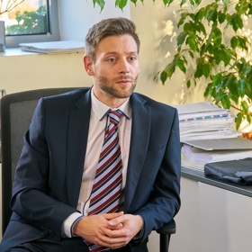 Vítkův šéf v bance nemá míru. Co je ještě oprávněná kritika a kde už začíná šikana?