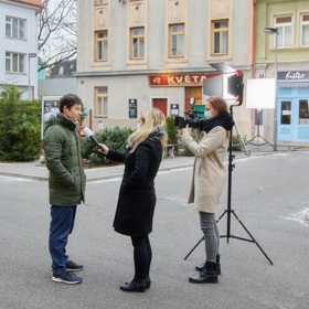 Jiří Prskavec sice není profesionálním hercem, ale kamery mu, jak je vidět, velký problém nedělají.