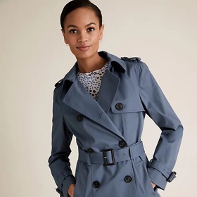 Trenčkoty však najdete i v konfekci, a to v různých barvách i materiálech.
