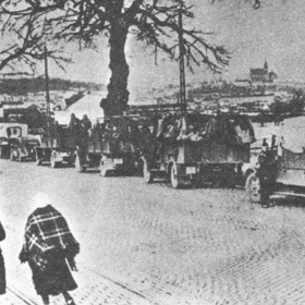 Němci si s jízdou vlevo nedělali starosti ani při svém vpádu do Československa. Už o dva dny později se jezdilo vpravo všude mimo Prahy.