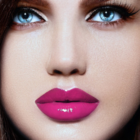 Růžovou barvu preferují citlivé, zranitelné ženy. Zároveň jsou ale temperamentní a mají rády společnost.