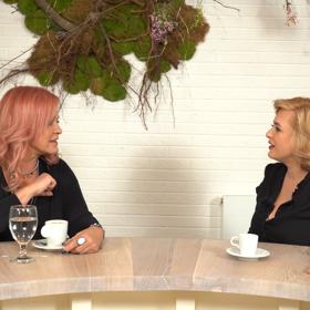 Miluška Bittnerová spolu s ní zavzpomínala na devadesátky, kdy byla Mayerová hvězdou televizní obrazovky.