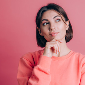 Čtvercový tvar obličeje mají dominantní osoby, kterým nechybí stabilita a spolehlivost. Rády riskují a milují úspěch.