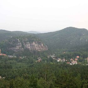 V Lužicích také můžeme hledat prapůvod českého sklářství. Ve středověku zase tato oblast patřila horníkům.