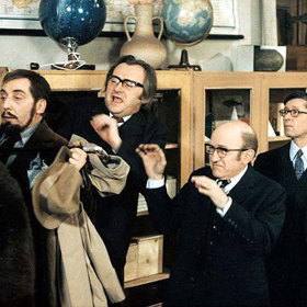 Komedie Šest medvědů s Cibulkou se natáčela ve škole v Lužické ulici na pražských Vinohradech.