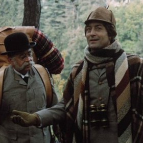 Tajemství hradu v Karpatech: Hraběte Teleke z Tölökö čeká setkání se zloduchem baronem Gorcem, jenž ke svým zločinům využívá vynálezů šíleného vědce Orfanika.