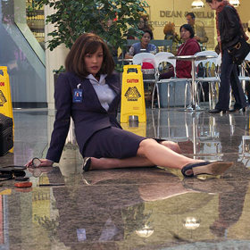 Celý terminál byl postaven v hangáru, a to včetně eskalátorů a restaurací s rychlým občerstvením. 