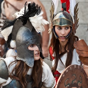 Ženy musely v aréně dokázat to, co muži. Jenomže pak si i ostatní ženy začaly uvědomovat, že možná nejsou tak bezbranné a nemusí se mužům ve všem podřizovat. A tak učinil císař Septimus Severus konec ženským zápasům...