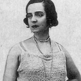 Leonardě Cianciulli se nikdy moc nedařilo. V pubertě se dvakrát pokusila o sebevraždu, po svatbě několikrát potratila. Myslela si, že za to může kletba, kterou na ni uvrhla její matka...