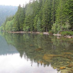 Černé jezero je prý domovem mnoha nadpřirozených bytostí. 