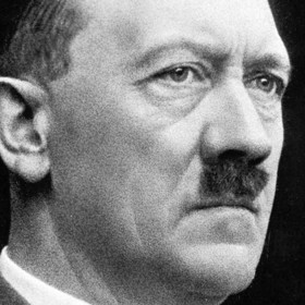 Adolf Hitler trpěl bolestmi břicha a sklony k plynatosti. Oblíbené luštěniny tak musel časem vyměnit za vařenou zeleninu, saláty a vývary.
