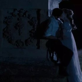 Epizoda 6: Šustot sukně. Simon a Daphne ve svitu měsíce? To je hlavně romantika...