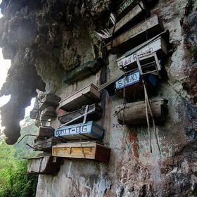 Igorotové se rovněž bojí toho, že by jejich tlející těla v zemi přilákala různá zvířata, ve vzduchu nic z toho nehrozí. 
