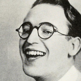 Harold Lloyd prý nikdy neuvažoval o jiném povolání, než bylo herectví. Jak se ukázalo, měl opravdu dobrý odhad a díky své píli, talentu a odhodlání se brzy dostal na samý vrchol tehdy se rozjíždějícího filmového průmyslu.