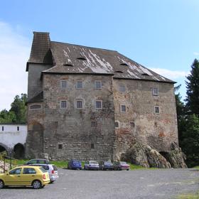 Tuto teorii dokládá, mimo jiné, fakt, že měla proraženou lebku. Mělo to zabránit tomu, aby se vrátila mezi živé.
