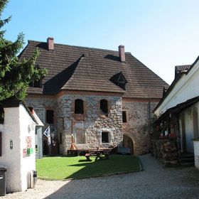 Hrad Vildštejn je ráj pro všechny milovníky záhad. Kromě bílé paní se na něm má prohánět i poltergeist.