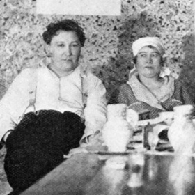 Jaroslav Hašek se v Rusku podruhé oženil, aniž by se předtím rozvedl. Druhá manželka Šura ale po příjezdu do Československa svoji roli zvládla. S Haškem zůstala přes všechny problémy až do jeho smrti.