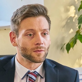 Robin je vedoucí, jakého by nikdo nechtěl. Ani tento týden se neudrží a svým podřízeným dá pořádně zabrat.