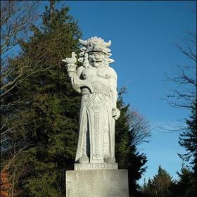 Radegast působí značně děsivě. Lidé mu přinášeli různé oběti a doufali, že ho to obměkčí a poradí jim v jejich problémech. 