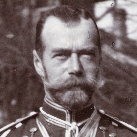 Car Mikuláš II. byl posledním panovníkem, který Zimní palác obýval. Ani jemu se ale prý nechce jeho nádheru opustit.