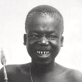 Pozornost poutaly hlavně Bengovy zuby, které měl rituálně zbroušené do špičky. Později si je nechal upravit do běžného tvaru, aby lépe zapadl do společnosti