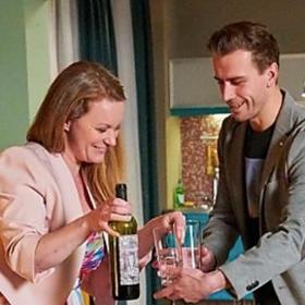 Irena Landová se zamilovala do Prokopa a snažila se dělat všechno pro to, aby mohli být spolu. On na to zjevně má jiný názor, ale ředitelka se nevzdává. Co se stane v milostném trojúhelníku, ve kterém má svoje místo i Magda? 