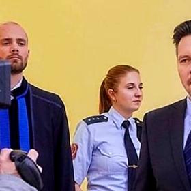 Scény, ve kterých je Radim Mareš souzen, se natáčely u skutešného soudu. Mnoho scén, kdy by štáb vyjel mimo ateliéry, v Ulici není