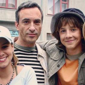 Petr Vacek se v Ulici objevuje od samého začátku. Na tomto snímku je dobře vidět, jak se měnily jeho děti – Tereza a Matěj. Tereza je už vdaná a Matěj má dítě s Katarínou. Oba žijí v zahraničí. Na fotografii je (zcela vpravo) také Dominika Kadlčková, která byla původní představitelkou Adriany.