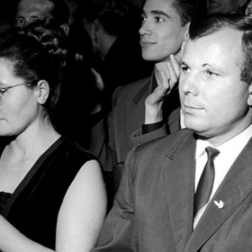 Valentina ale přes všechny obtíže stála při svém muži. Na tomto snímku jsou na představení v La Scale...