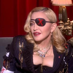 Místo svatební noci ale schytal kulku od jejího bodyguarda a putoval za mříže.