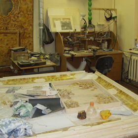 Takto to vypadalo v dílně, kde probíhala rekonstrukce Jantarové komnaty.