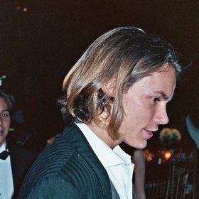 Herec River Phoenix se v klubu The Viper Room předávkoval na halloweenské párty. Zemřel 31. října 1993, bylo mu 23 let.