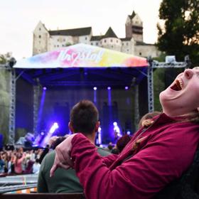 Ráda chodí na koncerty, poslouchá třeba Maxim Turbulenc nebo Michala z Kouzelné školky.