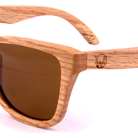 Pokud chcete obroučky vyrobené téměř výhradně z přírodních materiálů, jsou skvělou volbou ty dřevěné. Například od firmy Woodfi.