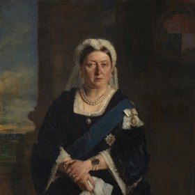 Ač byla menšího vzrůstu, její rakev byla poměrně velká.