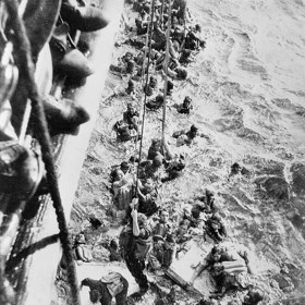 Přeživší členové posádky bitevníku Bismarck říkali něco úplně jiného...